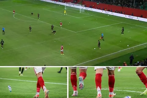 "آلة حادة وطن زجاجات وقذف كرات".. ماذا حدث في مباراة الأهلي والجيش الملكي؟ (صور)